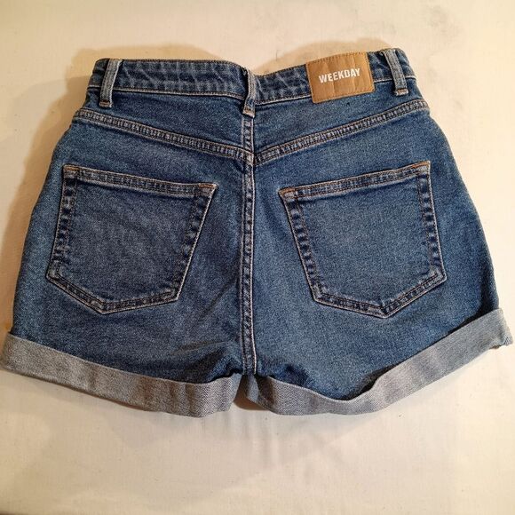 Weekday Denim Roll-up  Shorts sz 34 - Picture 3 of 11